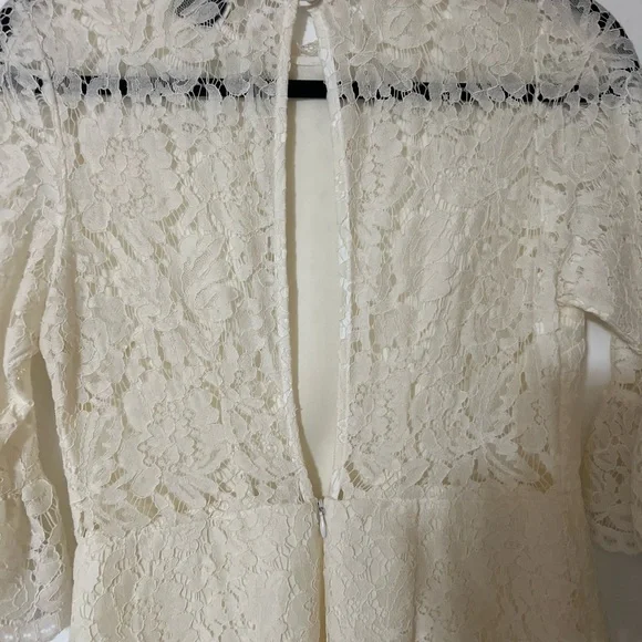 Lisa & Lucy off white lace mini dress, lined in front and bottom, open back - Picture 9 of 9